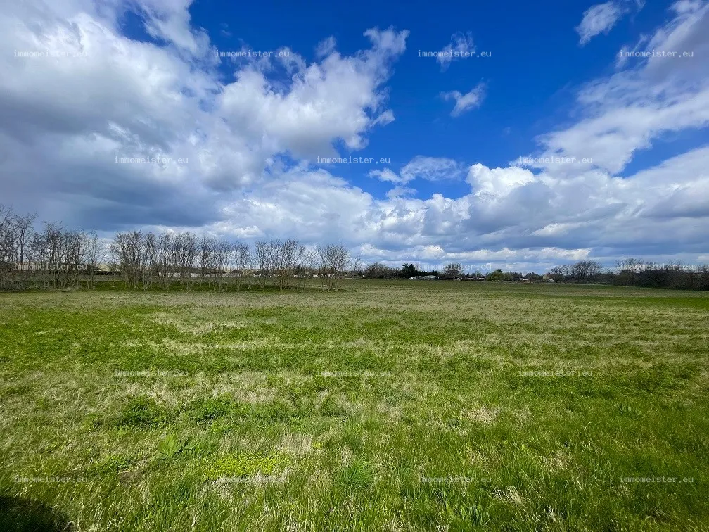 Eladó 1528 m2 építési telek, Gönyű