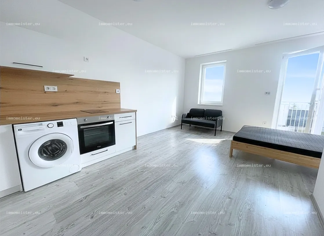 Kiadó 28 m2 tégla lakás, Győr
