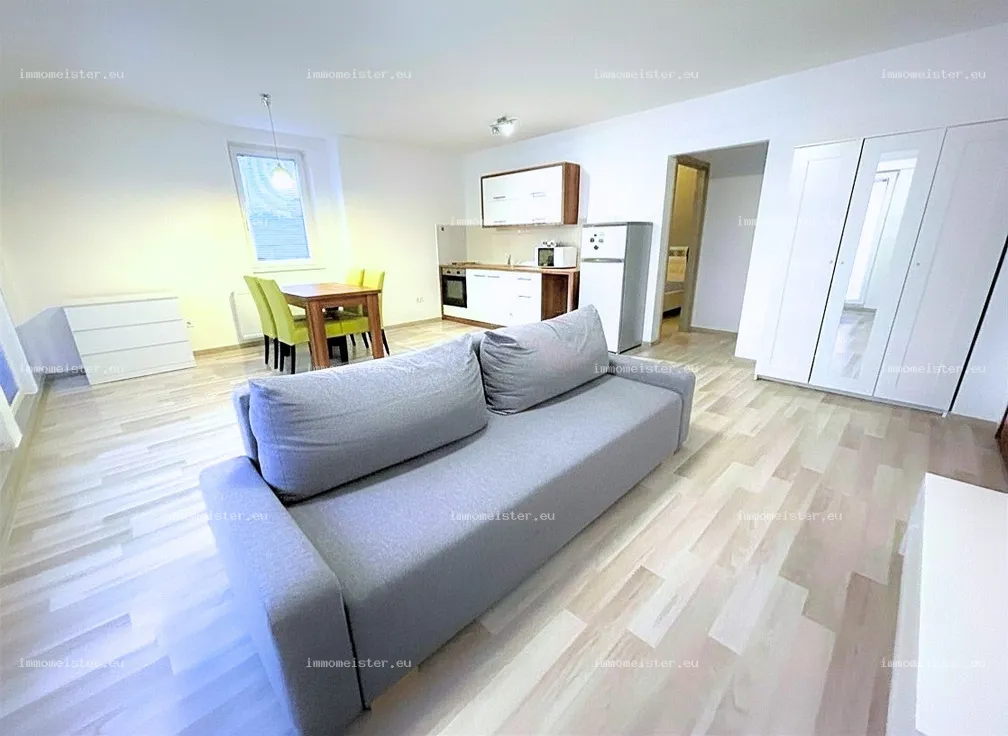 Kiadó 60 m2 tégla lakás, Győr