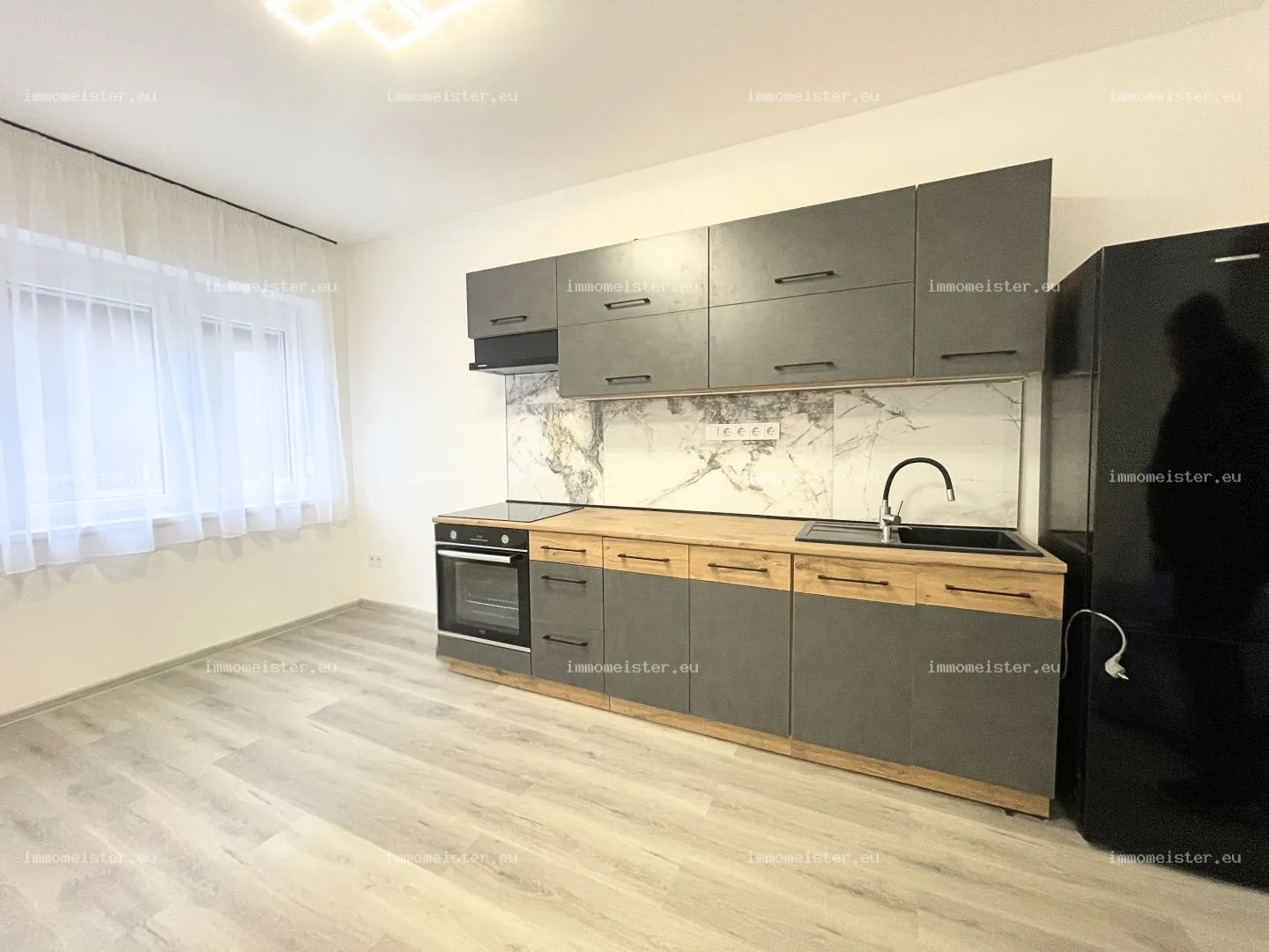Kiadó 38 m2 tégla lakás, Győr