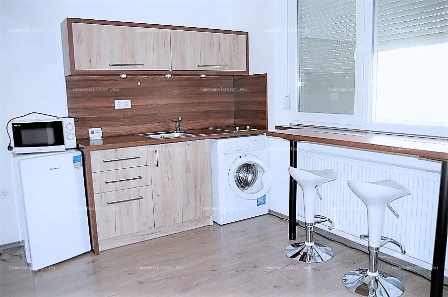 Kiadó 30 m2 tégla lakás, Győr