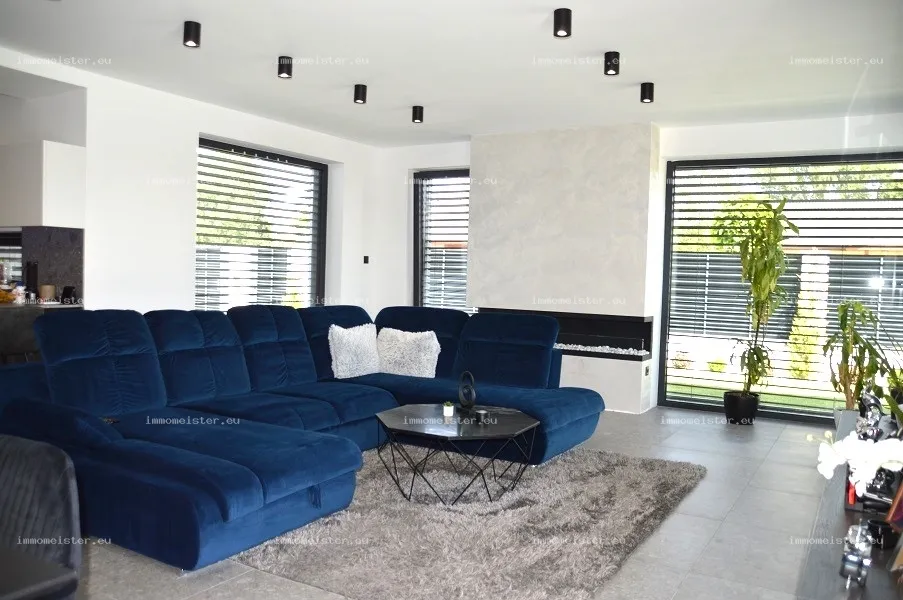 Eladó 154 m2 családi ház, Győrújfalu