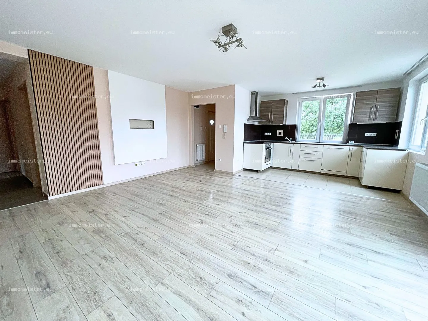 Kiadó 90 m2 tégla lakás, Győr