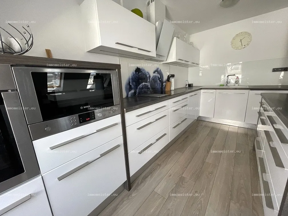 Kiadó 95 m2 tégla lakás, Győr