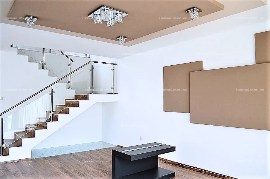 Kiadó 220 m2 ikerház, Győr