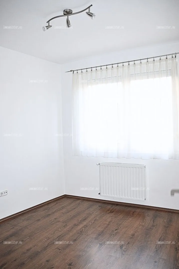 Kiadó 44 m2 tégla lakás, Győr