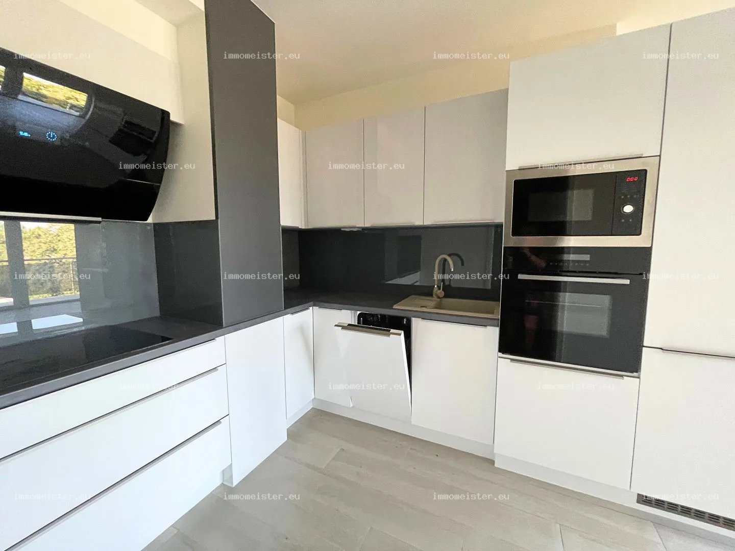 Kiadó 45 m2 tégla lakás, Győr