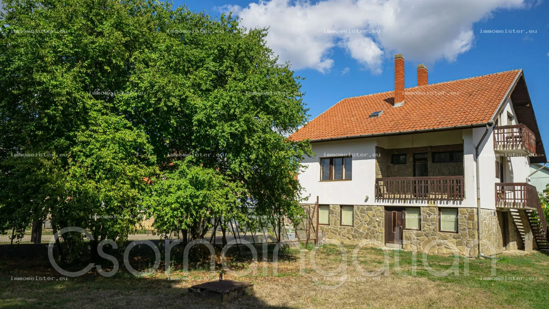 Csorna - központ közeli 3 szintes családi ház ELADÓ