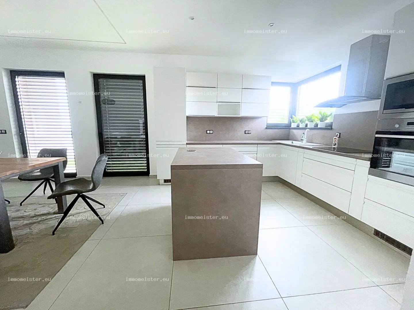 Kiadó 240 m2 családi ház, Győr