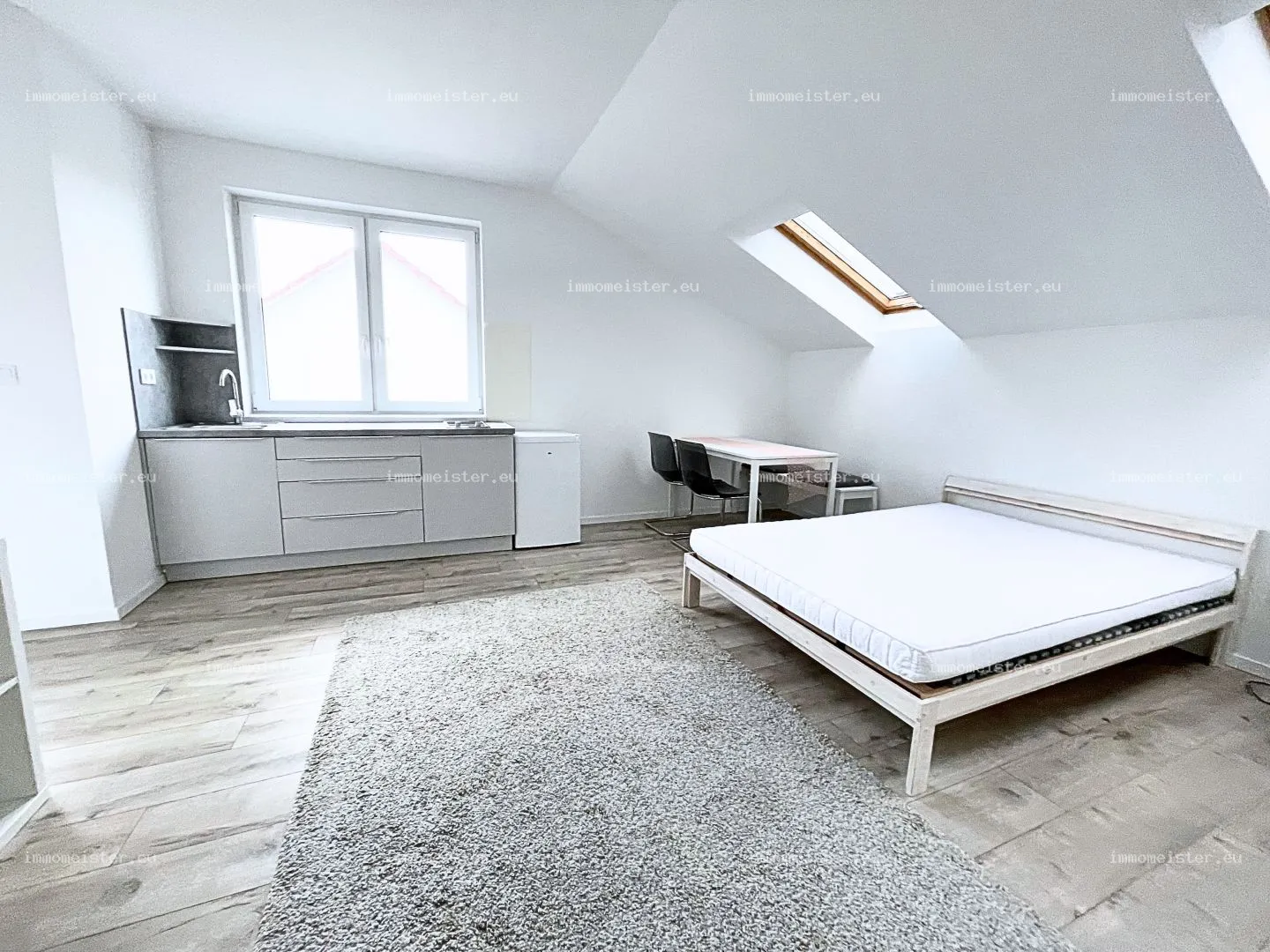 Kiadó 30 m2 tégla lakás, Győr