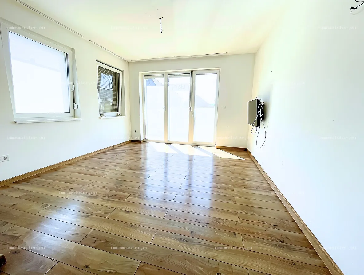 Eladó 92 m2 ikerház, Mosonszentmiklós
