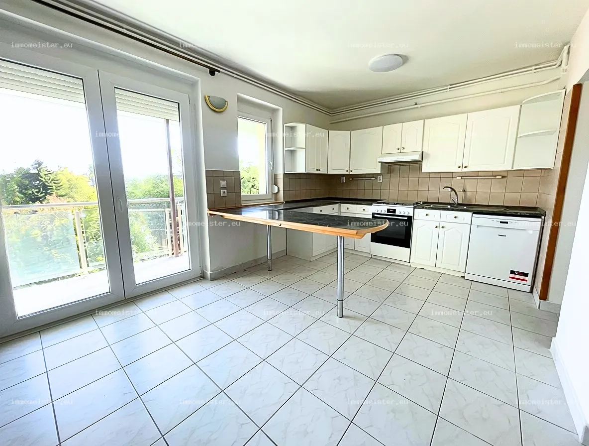 Kiadó 120 m2 tégla lakás, Győr