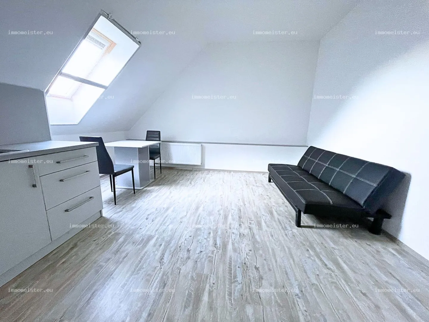 Kiadó 30 m2 tégla lakás, Győr