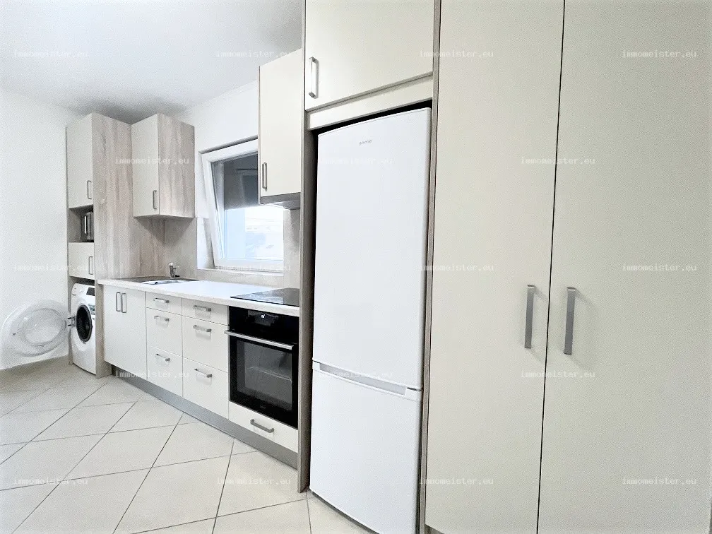 Kiadó 30 m2 tégla lakás, Győr