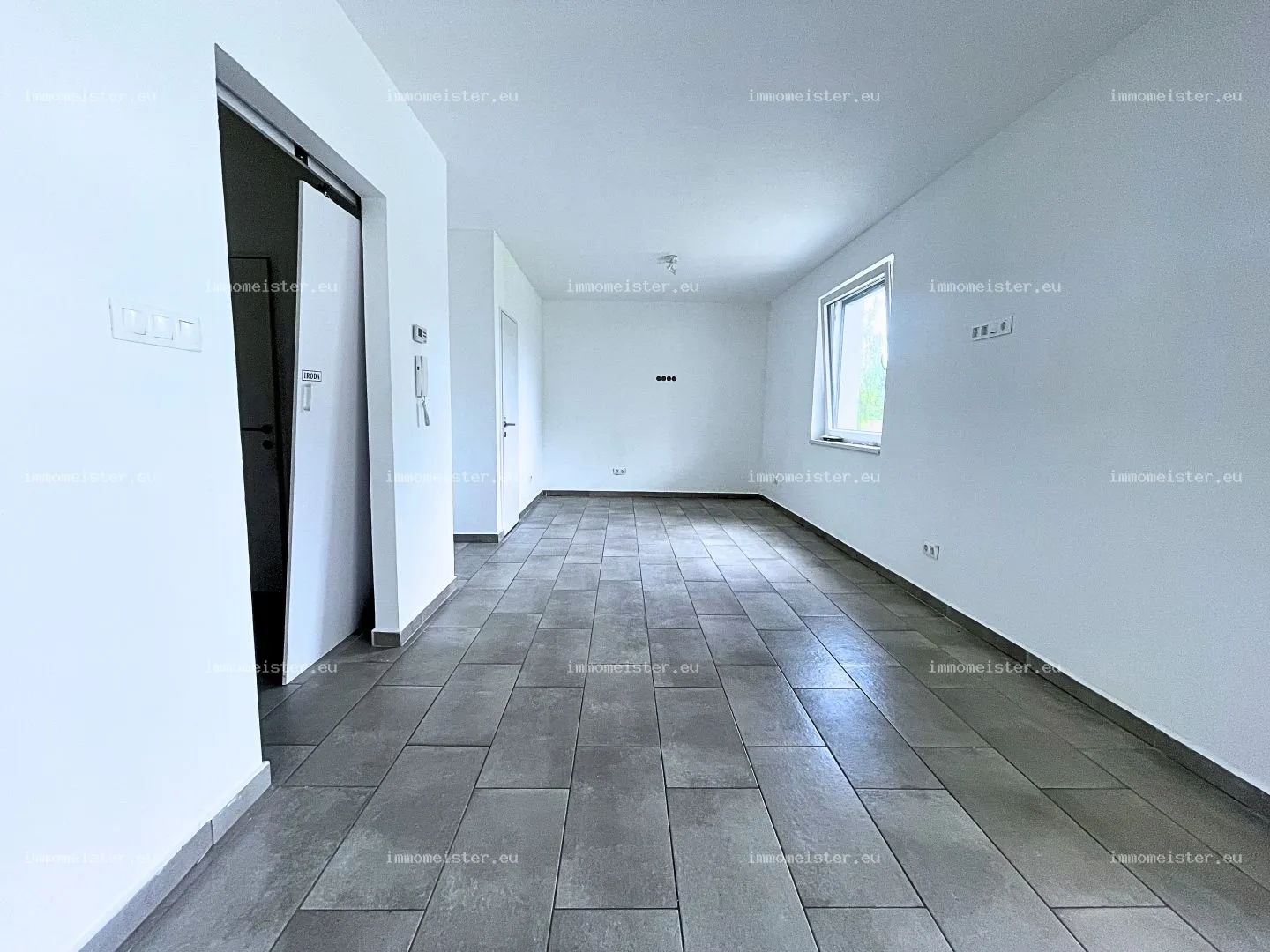 Eladó 50 m2 üzlethelyiség, Győr