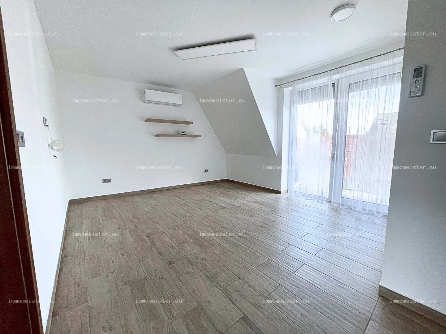 Kiadó 38 m2 tégla lakás, Győr